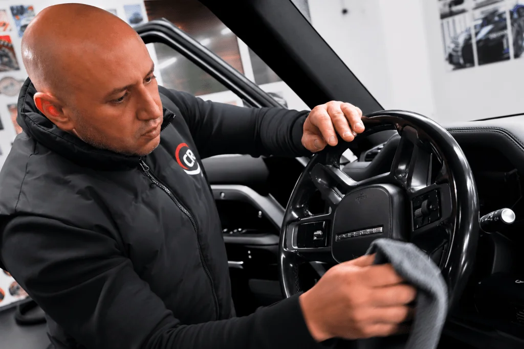 Reiniging van het interieur met een extractor